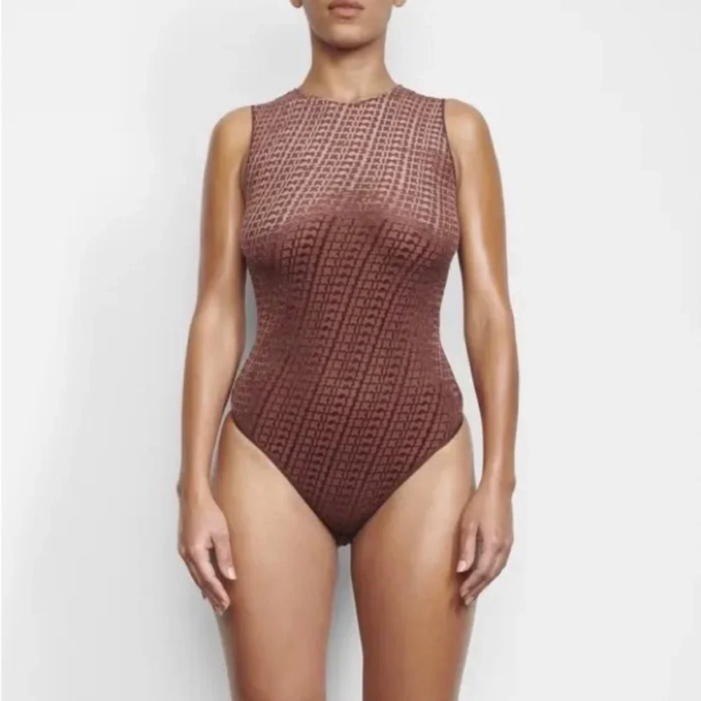 SOLD ❌SKIMS Limited Edition Velvet Bodysuit Chestnut Brown - Picture 3 of 5